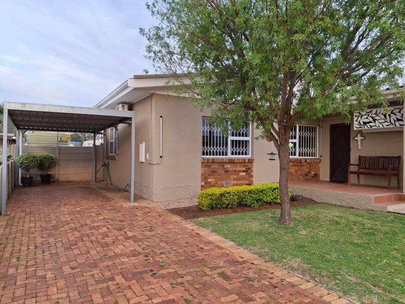 3 Bedroom Family home for sale in  Despatch - Photo 6