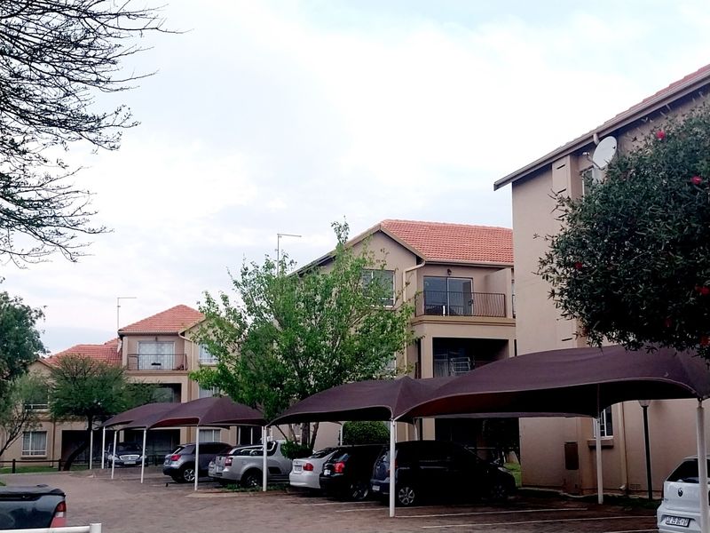 Townhouse For Sale in Pomona, Kempton Park - Photo 2