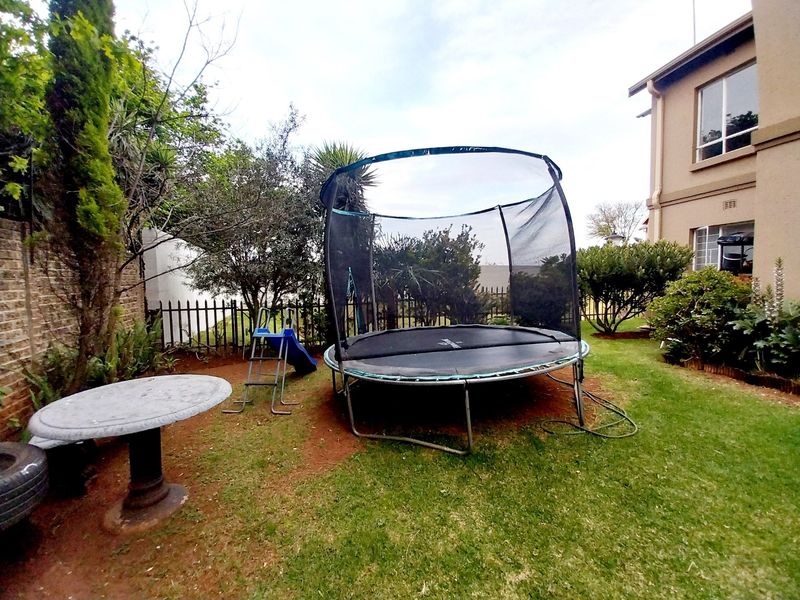 Townhouse For Sale in Pomona, Kempton Park - Photo 3
