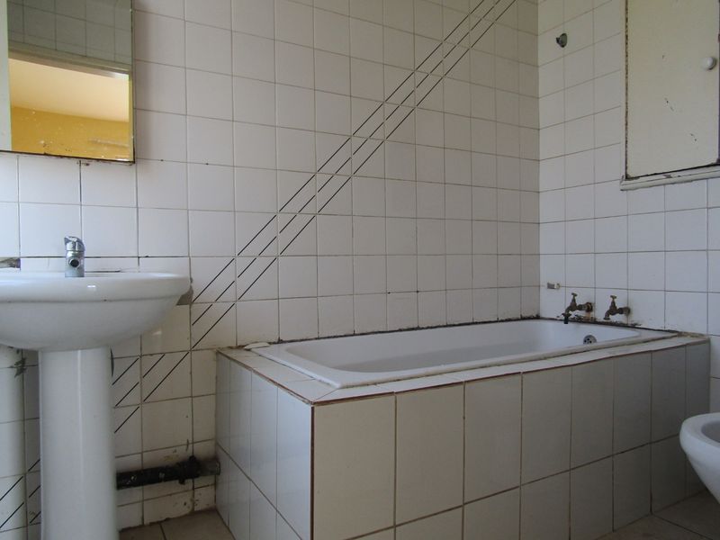 4 Bedroom Apartment For Sale in Berea - Photo 10