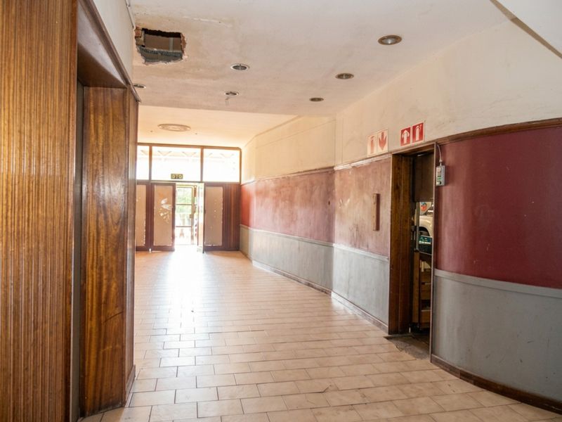 4 Bedroom Apartment For Sale in Berea - Photo 2