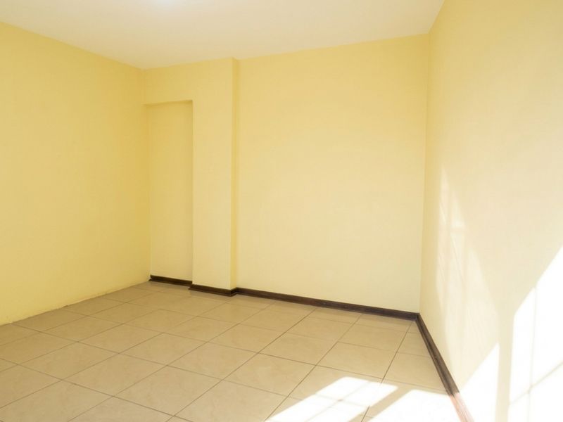 4 Bedroom Apartment For Sale in Berea - Photo 4
