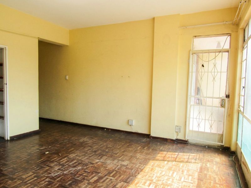 4 Bedroom Apartment For Sale in Berea - Photo 3