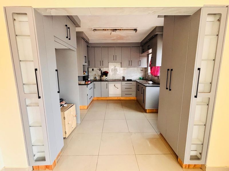 House For Sale in Durban, KwaZulu Natal - Photo 2
