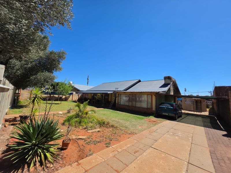 Family Home or Investment opportunity Albertynshof Kimberley - Photo 3