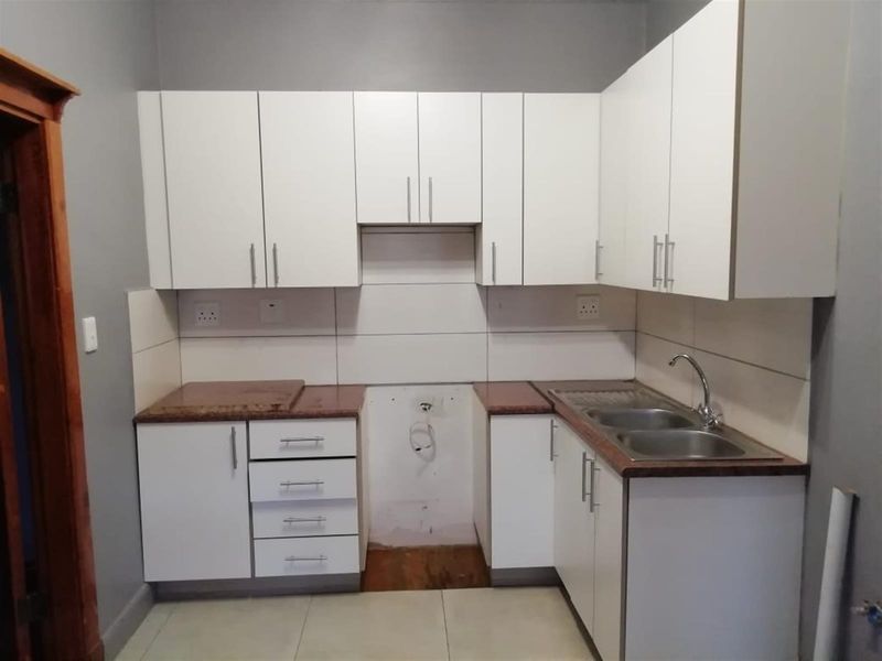 R18k pm investment property - tenanted already - Photo 4