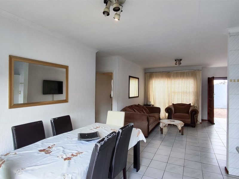 Spacious Cluster offers comfort and covenience in Raceview! - Photo 4