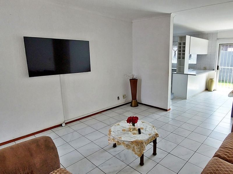 Spacious Cluster offers comfort and covenience in Raceview! - Photo 6
