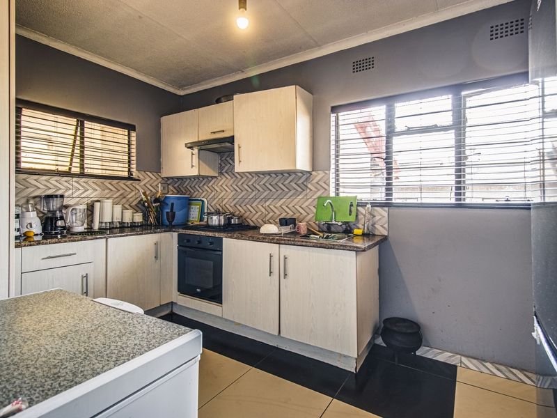 House For Sale in Kempton Park West, Gauteng - Photo 10