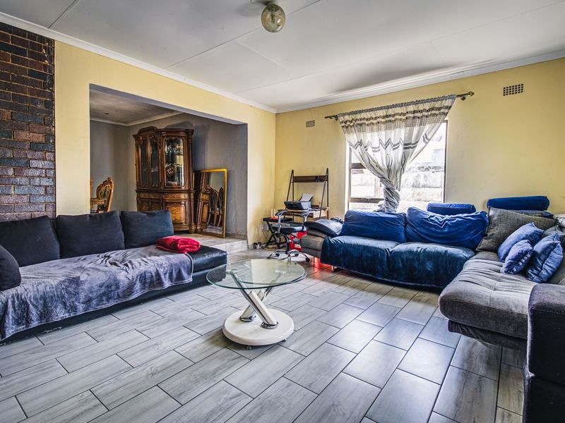 House For Sale in Kempton Park West, Gauteng - Photo 5
