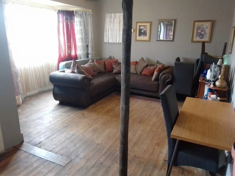 House For Sale in Campher Park, Despatch - Photo 4