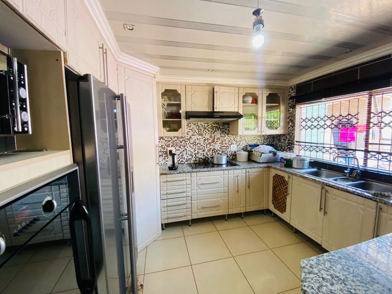 House For Sale in Makwarela Ext 3, Thohoyandou - Photo 4