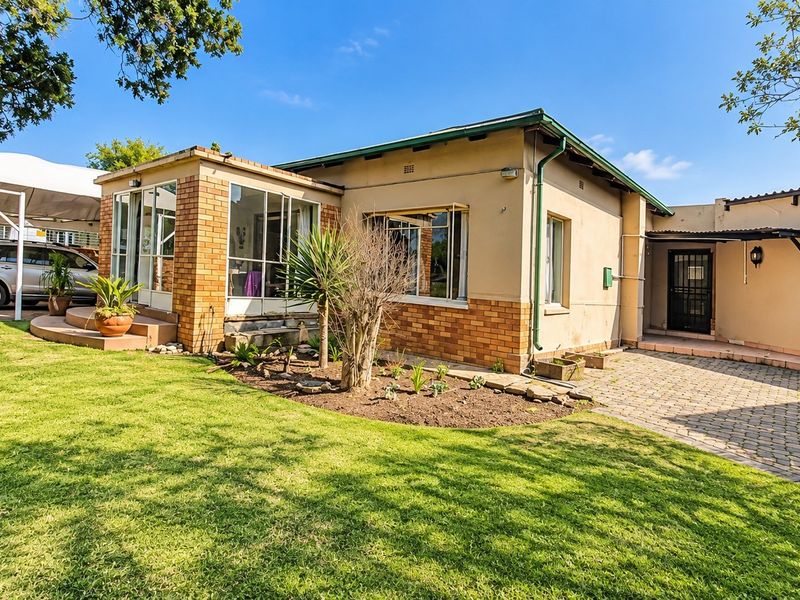 BUSINESS 3 PROPERTY WITH ESTABLISHED 11-YEAR BUSINESS - A COMMERCIAL OPPORTUNITY - Photo 2