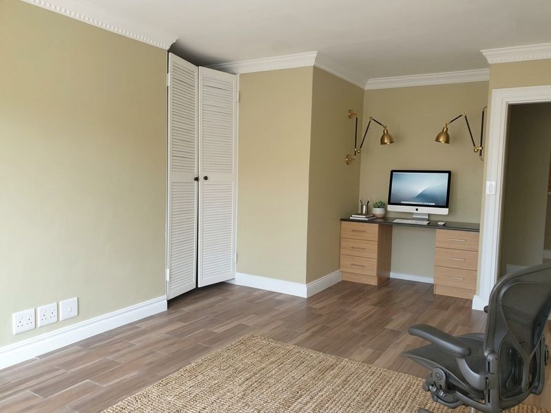 4 bedroom Townhouse For Sale in Equestria, Pretoria - Photo 5