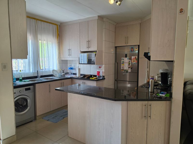 3 Bedroom Simplex For Sale In Malvern - Photo 3