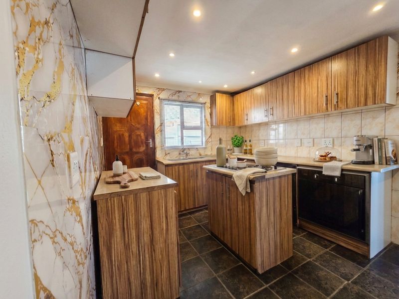 House For Sale in Delft South, Delft - Photo 4