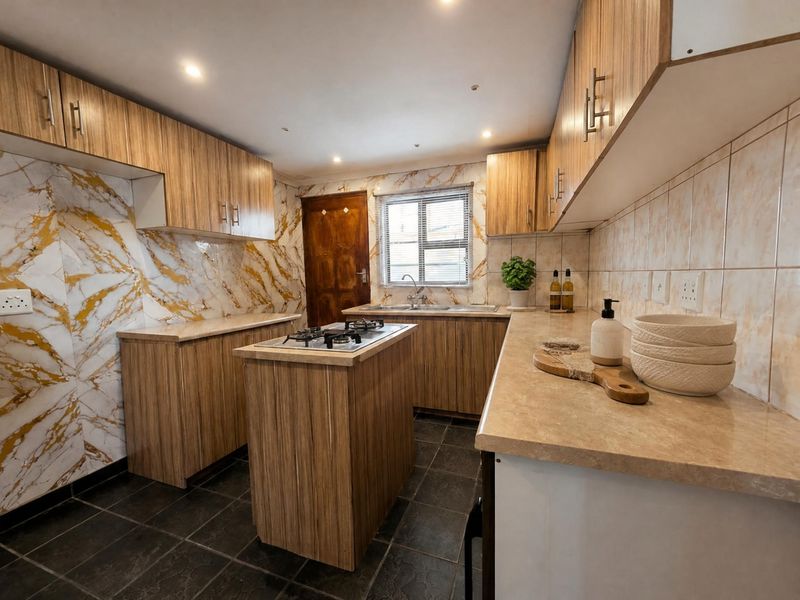 House For Sale in Delft South, Delft - Photo 3