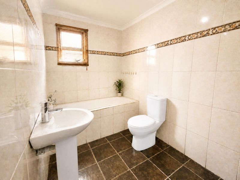 House For Sale in Delft South, Delft - Photo 5