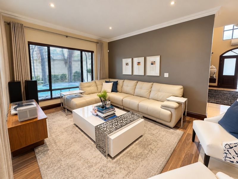 Secure Sandton living! Beautiful cluster home with a pool and backup power! - Photo 4