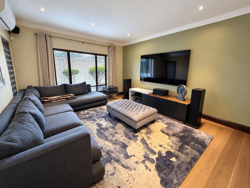 Secure Sandton living! Beautiful cluster home with a pool and backup power! - Photo 6