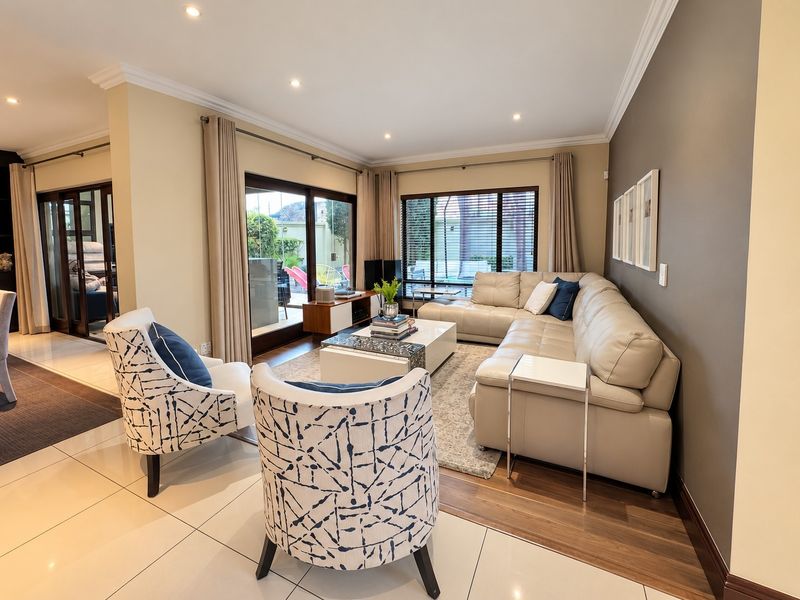 Secure Sandton living! Beautiful cluster home with a pool and backup power! - Photo 5