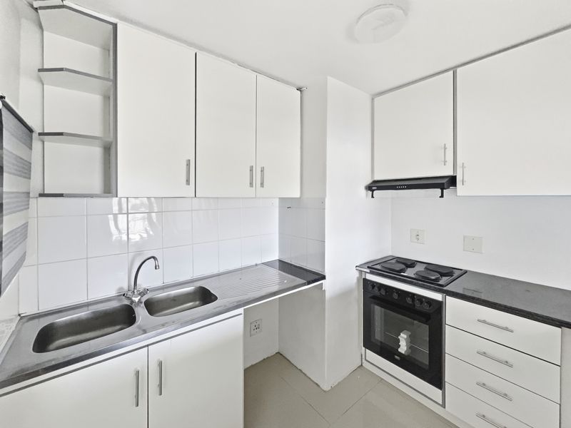 Newly Renovated 3 Bedroom Apartment For Sale in Sydenham, Overport, Durban, KwaZulu-Natal - Photo 6