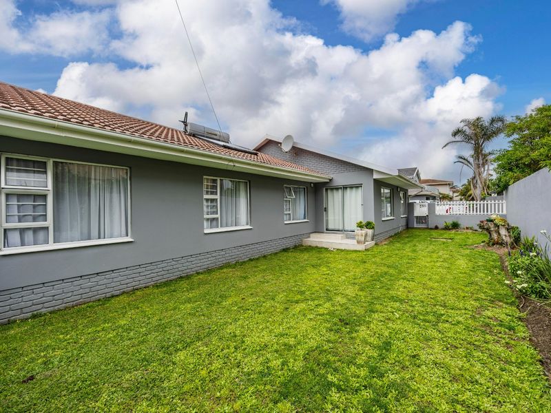 SPACE, LIFESTYLE AND ENDLESS POSSIBILITIES IN SUNRISE-ON-SEA! - Photo 4