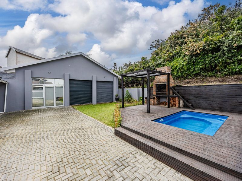 SPACE, LIFESTYLE AND ENDLESS POSSIBILITIES IN SUNRISE-ON-SEA! - Photo 5