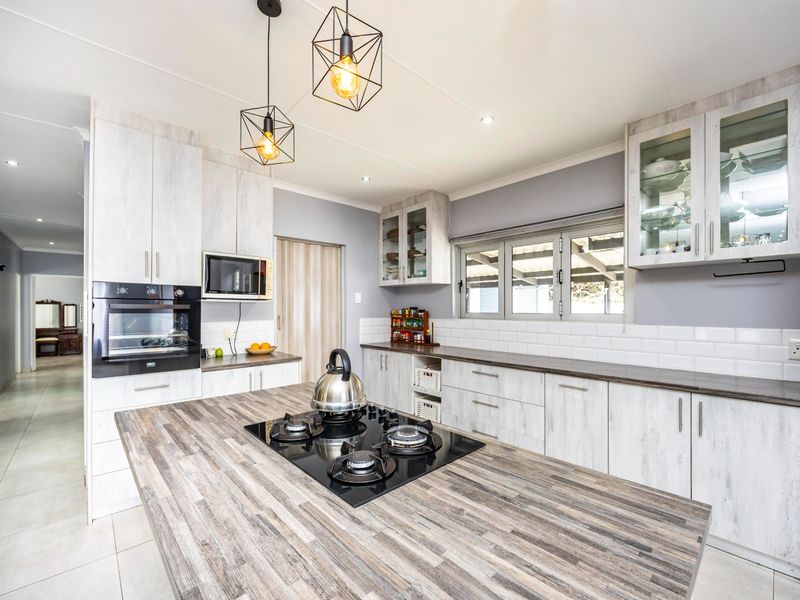 SPACE, LIFESTYLE AND ENDLESS POSSIBILITIES IN SUNRISE-ON-SEA! - Photo 6