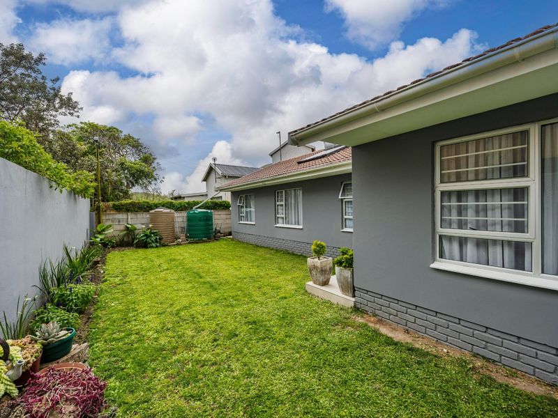 SPACE, LIFESTYLE AND ENDLESS POSSIBILITIES IN SUNRISE-ON-SEA! - Photo 2