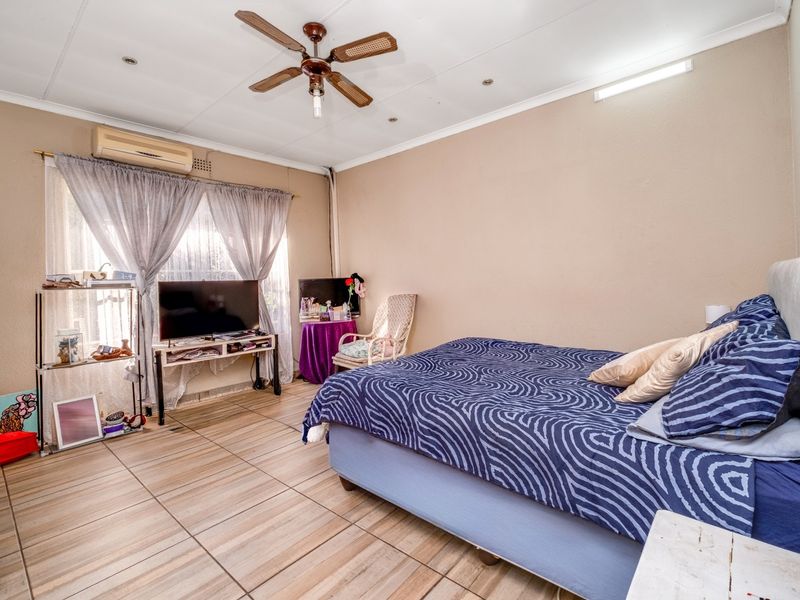 SOLD- 4 Bedroom House For Sale in Witpoortjie, Roodepoort - Photo 9