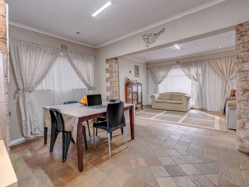 SOLD- 4 Bedroom House For Sale in Witpoortjie, Roodepoort - Photo 3