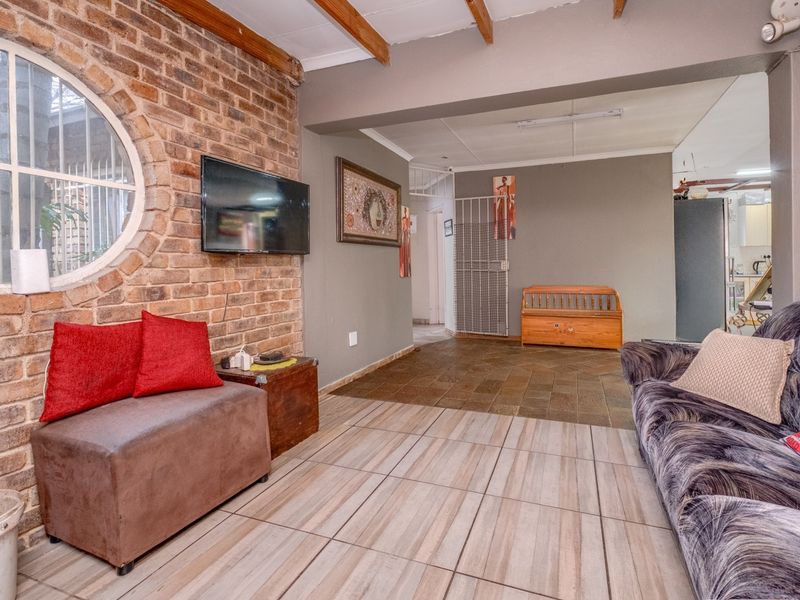 SOLD- 4 Bedroom House For Sale in Witpoortjie, Roodepoort - Photo 8