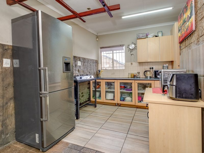SOLD- 4 Bedroom House For Sale in Witpoortjie, Roodepoort - Photo 5