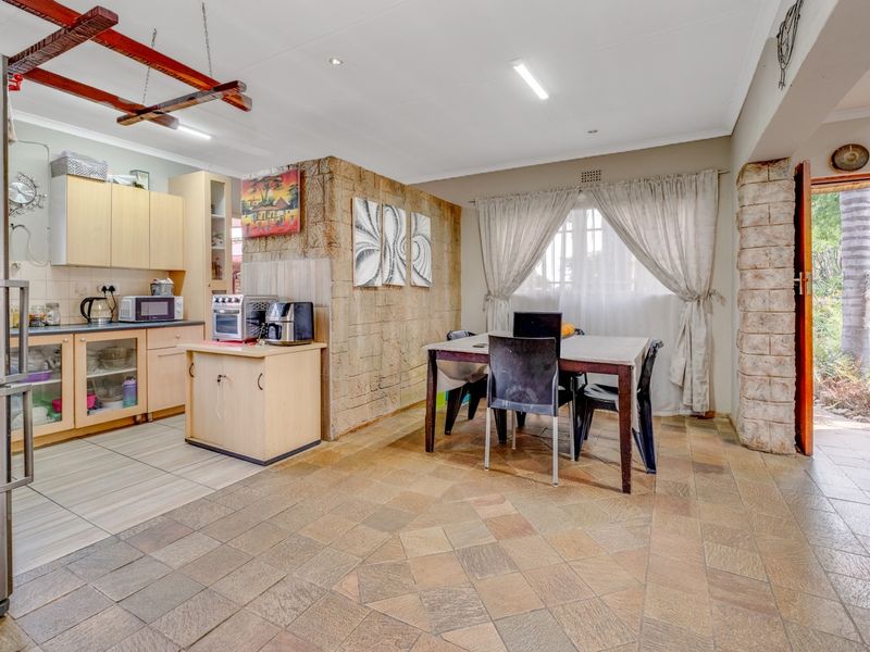 SOLD- 4 Bedroom House For Sale in Witpoortjie, Roodepoort - Photo 4