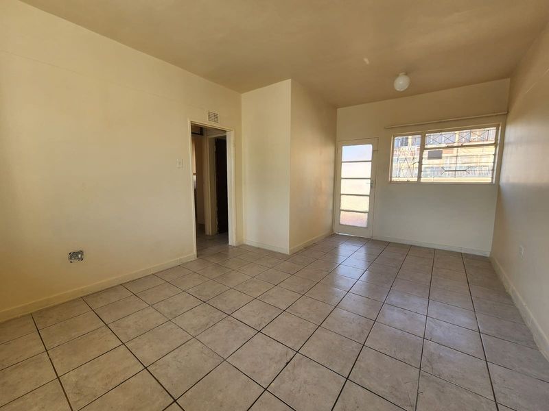 Flat (1 Bedroom) for Sale in Kimberley Central - Photo 4