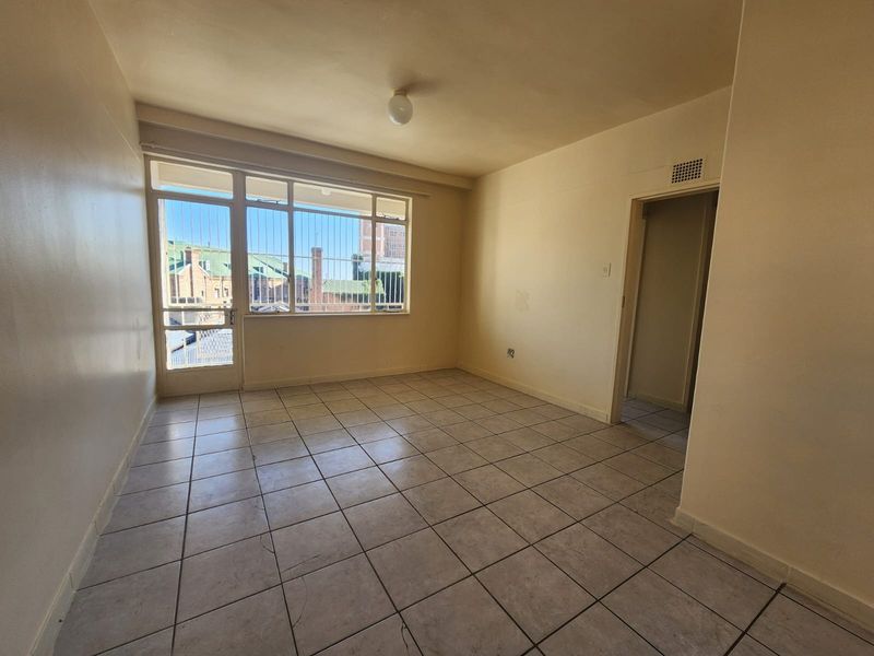 Flat (1 Bedroom) for Sale in Kimberley Central - Photo 3