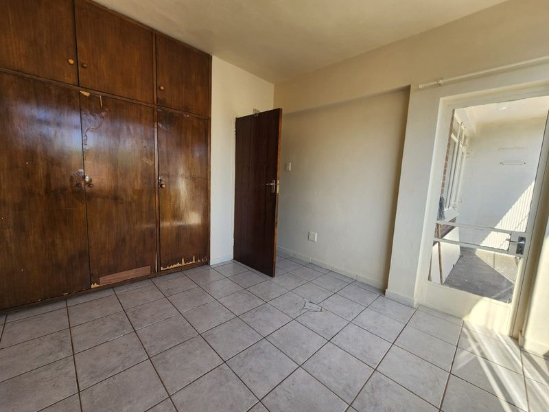 Flat (1 Bedroom) for Sale in Kimberley Central - Photo 2
