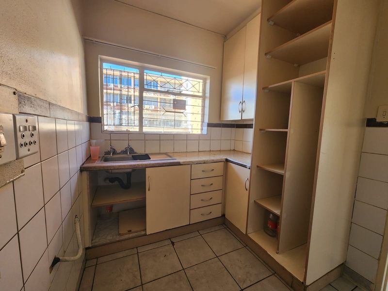 Flat (1 Bedroom) for Sale in Kimberley Central - Photo 6