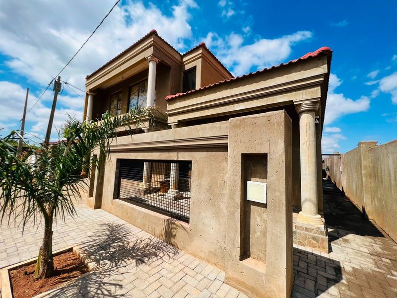 House For Sale in Sebokeng Zone 12, Sebokeng - Photo 2