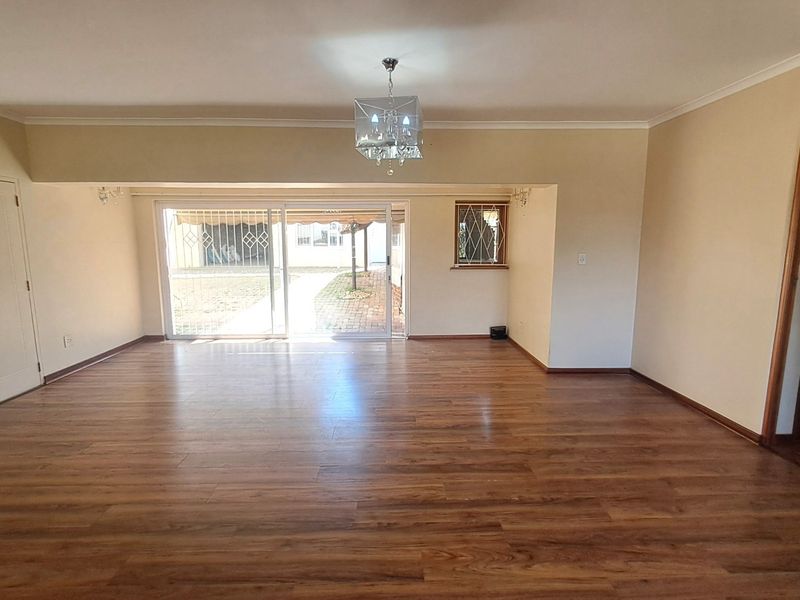 4 Bedroom House For Sale In Panorama, Malmesbury - Photo 7