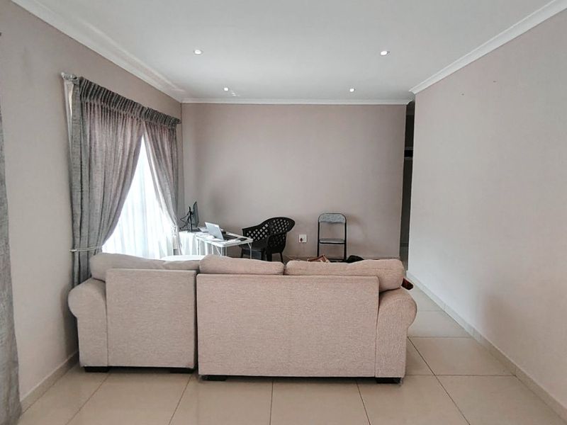 TOTALLY RENOVATED - MOVE INTO LUXUARY - Photo 10