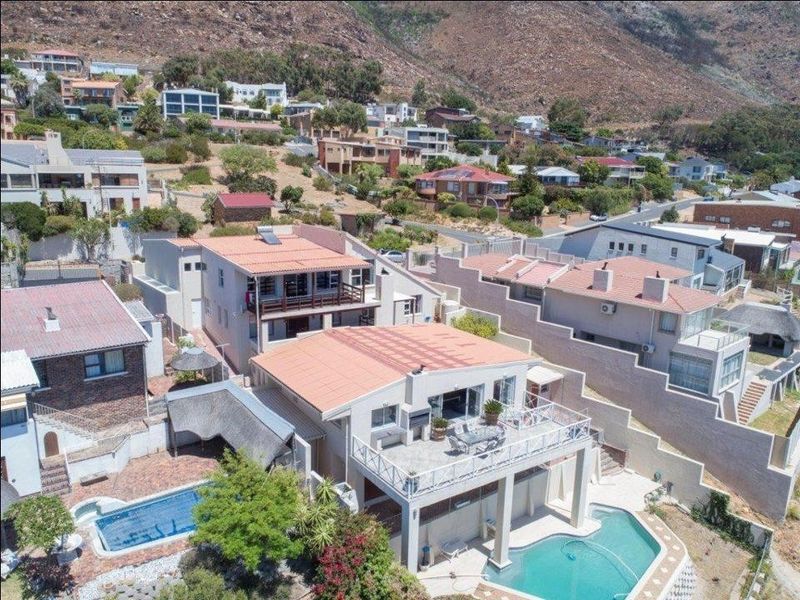 House/Guesthouse For Sale in Mountainside, Gordons Bay - Photo 7
