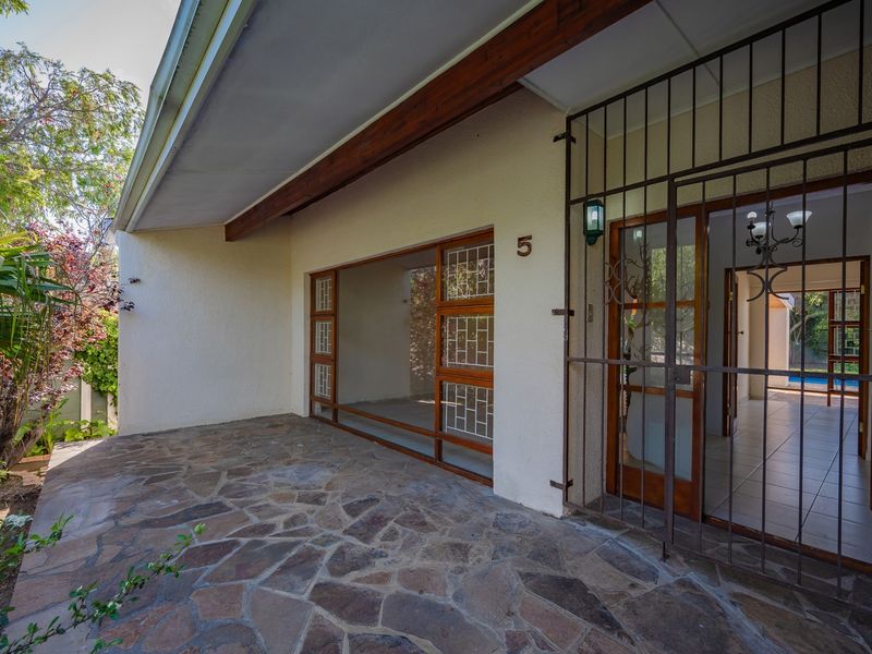 House For Sale in Land and Zeezicht Somerset West, Western Cape - Photo 4