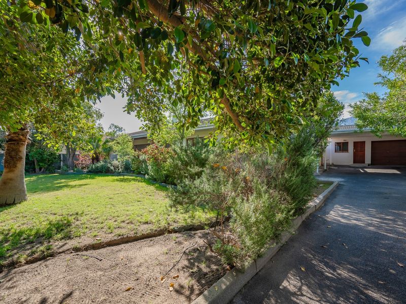 House For Sale in Land and Zeezicht Somerset West, Western Cape - Photo 3