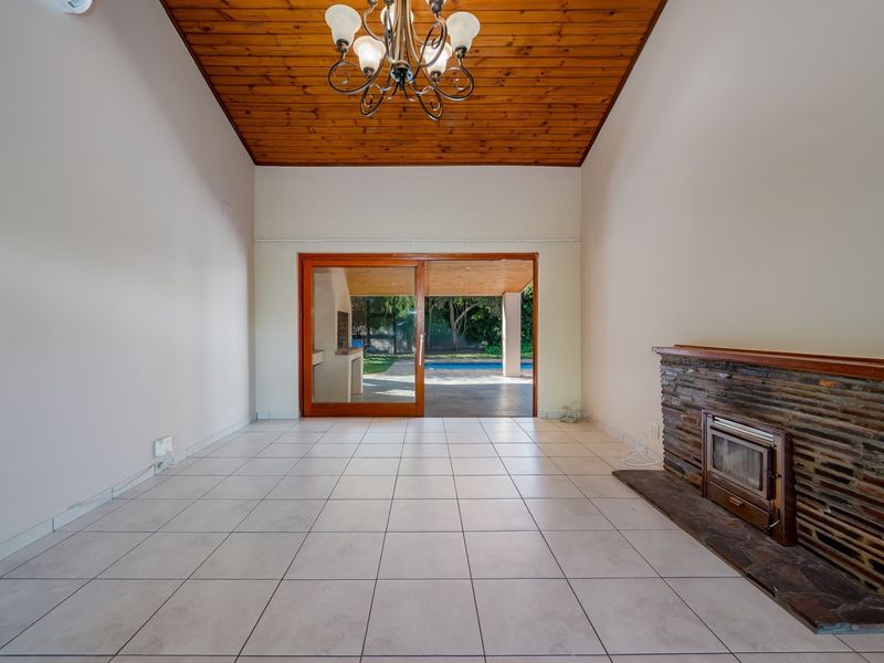 House For Sale in Land and Zeezicht Somerset West, Western Cape - Photo 8