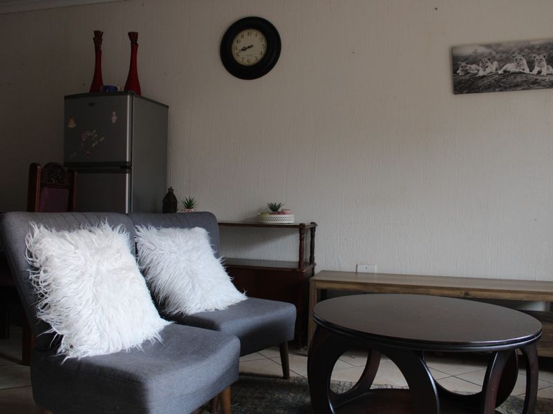This Immaculate  Home Is For Sale In Chantelle Akasia - Photo 4