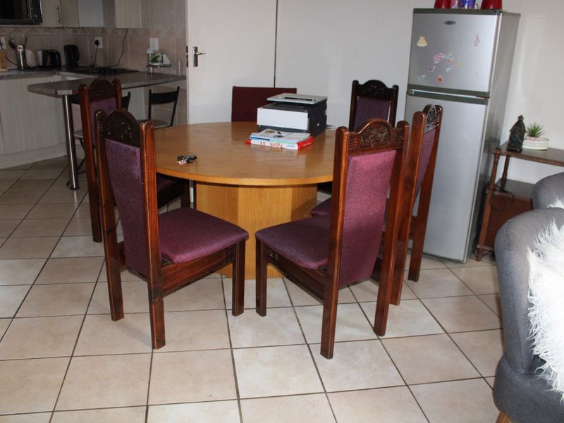 This Immaculate  Home Is For Sale In Chantelle Akasia - Photo 3