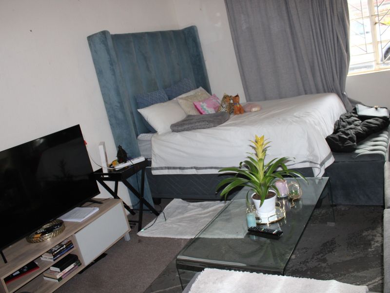 This Immaculate  Home Is For Sale In Chantelle Akasia - Photo 5