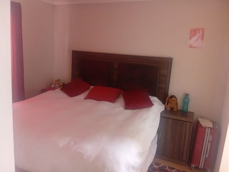 A standard bedroom featuring neutral wall finishes and basic interior space.
